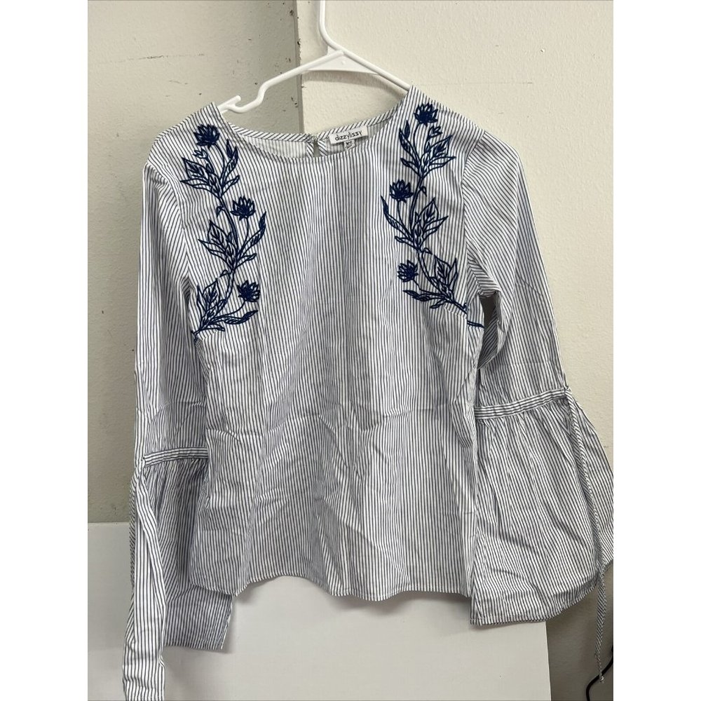 Dizzy Lissy Women's Long Sleeve Flower Button up Shirt LIGHT BLUE SIZE S